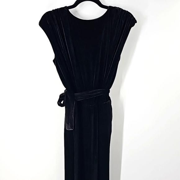 Express Black Velvet Open V-Back Jumpsuit w Rusched Shoulders Pockets &… - Picture 3 of 16